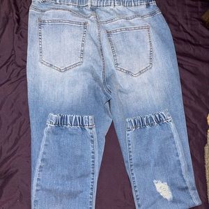 Distress jogger jeans
